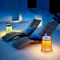 Chaise longue de luxe moderne en bois massif pour extérieur, avec poignée, inclinable, pour piscine, imperméable et résistante aux UV