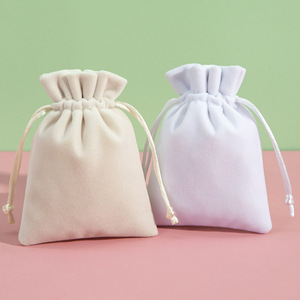 ถุงกำมะหยี่พรีเมียมแบบมีเชือกผูกสำหรับใส่นาฬิกาและเครื่องประดับ พร้อมโลโก้พิมพ์ซิลค์สกรีน (สีดำ) - Product Image 3