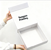 Boîte cadeau de luxe à fermeture magnétique - Panier en carton noir personnalisable avec logo UV, matériaux recyclés, gaufrage et pelliculage mat