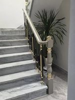 Colonnes en alliage d'aluminium pour garde-corps intérieurs, rampes d'escalier et balcons de villas modernes - Résistantes à l'eau Or/Noir