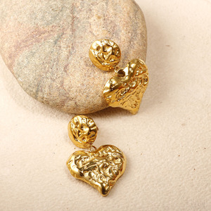 Phong Cách Mới Hàn Quốc Trái Tim Độc Đáo Bị Ăn mòn Trái Tim Bị Chia Khuyên Tai Hợp Thời Trang Không Thường Xuyên Thép Không Gỉ Dung Nham Tình Yêu Bông Tai - Product Image 2