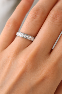 Bague élégante en platine et diamant pour femmes, accessoire de bijouterie raffiné au brillant luxueux, idéal pour un cadeau d'anniversaire ou une fête - Product Image 5