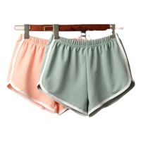 Shorts de sport athlétiques pour femmes, taille élastique, bordure contrastante, couleur unie, décontractés, pour le sommeil, la gym et le sport, vente en gros