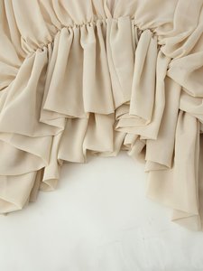 Camicetta da donna personalizzata 2026 stile francese con scollo a V profondo, top a strati con volant a pipistrello e dettagli arricciati, OEM/ODM da fabbrica cinese - Product Image 4