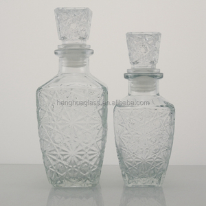 Botellas de Licor Cuadradas de Vidrio Transparente con Relieve Vintage, Más Vendidas, de 400 ml y 700 ml para Whisky, Vino, Licores y Ginebra con Tapón de Vidrio - Product Image 3