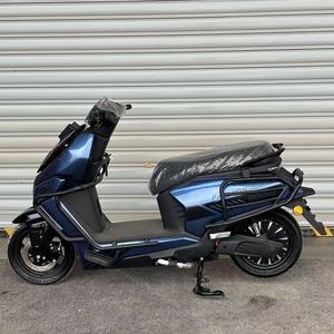 Neumático de 90/80-12 para Delantero y Trasero, Batería de Litio de 72V 60A, Autonomía de 200 km, Motor de 2000W, 80 km/h, Motocicleta con Suspensión Completa - Product Image 4