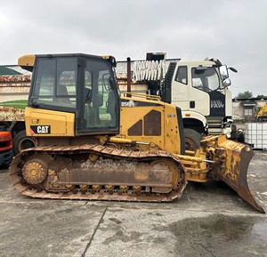 รถดันดิน Caterpillar D5K สีเดิมจากโรงงาน สภาพสมบูรณ์แบบ มือสอง CAT D5K รถดันดินแบบตีนตะขาบ สำหรับงานฟื้นฟูพื้นที่ - Product Image 1