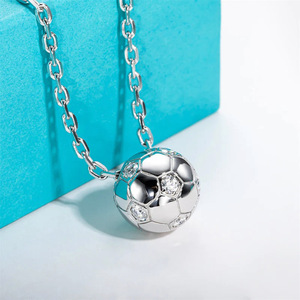 Collana con Ciondolo a Forma di Pallone da Calcio per Donne, Design 3D, Gioielli alla Moda - Product Image 1