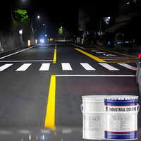 Peinture de marquage de terrain en polyuréthane acrylique anti-reflet, adaptée aux joueurs pour les matchs nocturnes, stable aux UV, pour terrains extérieurs