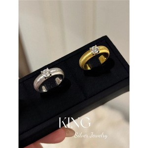 Anillo de Plata KING con Diamante de Corte Brillante Redondo, Joyería de Compromiso para Mujer, Plata S925, Acabado Cepillado Hecho a Mano - Product Image 5