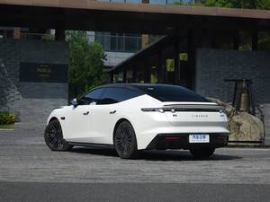 سيارة عائلية هجينة فاخرة 5 مقاعد بمحرك رباعي الدفع من Lynk & Co10 - Product Image 6