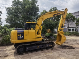 Excavatrice sur chenilles d'occasion Komatsu PC130, d'origine japonaise, à vendre. - Product Image 2