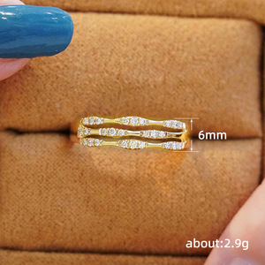 Elegante Anello Multistrato in Stile Bambù con Zirconi, Gioiello Minimalista di Lusso per Donna, Uso Quotidiano, Regalo Chic - Product Image 3