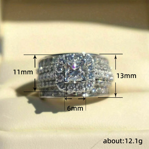 Anello con Taglio Quadrato Stile Principessa per Donne, Elegante Accessorio Moda per Uso Quotidiano e Feste - Product Image 5