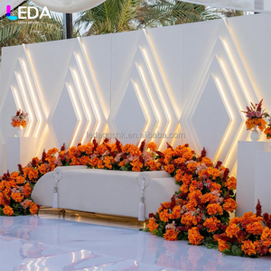 LEDA Mur de fond amovible en acrylique blanc pour mariage en extérieur avec bande lumineuse LED et motif diamant - Product Image 3