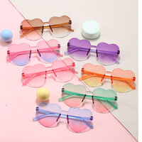 Lunettes de soleil pour enfants en forme de cœur avec protection UV, lunettes de fête, lunettes d'extérieur non polarisées pour garçons et filles, lot en gros