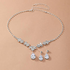 Collar de diamantes de imitación y pendientes de gota Conjuntos de joyería de boda para novia y damas de honor para fiesta Bisutería para mujer - Product Image 5