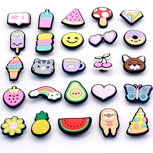 Breloques de chaussures en PVC 2D mignonnes et tendance, décorations de sabots Kawaii sur le thème des desserts, animaux et fleurs, durables, personnalisables en couleur et taille - Product Image 2