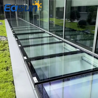 Fenêtre de toit de balcon à persiennes électriques automatiques en aluminium imperméable de style chinois à double vitrage Contrôle des insectes