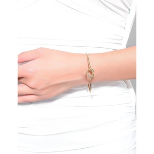 Bracciale in acciaio inossidabile con texture intrecciata per donna, gioiello di tendenza, streetwear, regalo gotico - Product Image 1