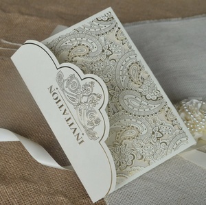 Cartes d'invitation de <span class=keywords><strong>mariage</strong></span> indiennes de luxe avec feuille d'or, design romantique avec enveloppe en <span class=keywords><strong>dentelle</strong></span>, style lettres, papier nacré 250 g/m² - Product Image 1