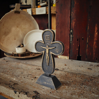 Durable et élégant Mini Jésus métal croix gravée dessus de table décoratif artisanat religieux pour la décoration intérieure