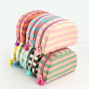 Bolsa organizadora de maquillaje de <span class=keywords><strong>lona</strong></span> de algodón con forma de media luna y diseño de rayas bonitas al por mayor con extractor de decoración de bolas bonito - Product Image 3