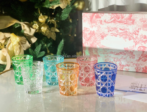 Copas de Vino de Cristal con Patrón Geométrico Marca D, Diseño Art Deco Ecológico, Juego de Regalo de Dos Piezas - Product Image 3