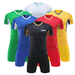 Uniformes de fútbol impresos con logotipo personalizado hecho de tela altamente elástica - Product Image 2