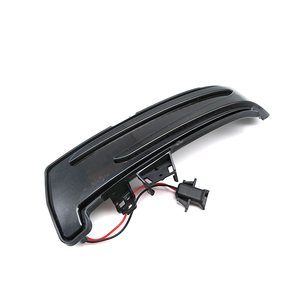 ไฟเลี้ยว LED แบบไดนามิกคุณภาพสูง ADT สำหรับรถยนต์รุ่น W176 W246 W204 W212 C204 Cla Cls Gla Gl พร้อมมาตรฐาน E-mark และกระจกรมดำ - Product Image 3