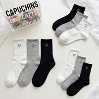 Chaussettes mi-mollet tricotées transfrontalières pour femme, respirantes en polycoton, style sportif décontracté, motifs cœurs et lettres, noir et blanc