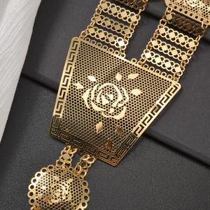 Collar bohemio de oro fino de 18 quilates, ligero, con flecos de cuentas de filigrana de rosa hueca en forma de trapezio, pulido y antideslustre. - Product Image 5