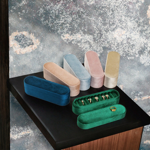 Boîte à bijoux en velours doré avec boucle dorée, emballage rectangulaire en plastique à coins arrondis pour bagues, pendentifs, colliers - Product Image 3