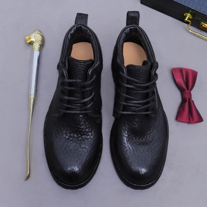 Botas Chukka de Cuero con Cordones, Cuello Alto, Estilo Británico, Suela de Goma con Construcción Goodyear, Resistentes para Trabajo - Product Image 3