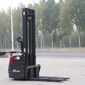 El apilador de carga y descarga del supermercado funciona sin problemas. Es un pequeño apilador doméstico - Product Image 4