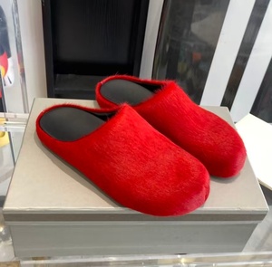 Pantuflas de felpa para hombre y mujer, diseño de suela gruesa, pantuflas suaves de alta calidad, pantuflas de piel sintética a la moda, pantuflas de lana cómodas e informales - Product Image 3