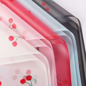 Papier d'emballage pour bouquet de fleurs en plastique imperméable imprimé avec un motif de cerises rouges, 58*58 cm/pièce, papier d'emballage floral - Product Image 4