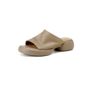 Sandalias sencillas de cuero para mujer, sin cordones, modernas, suaves, cómodas, con suela gruesa, punta abierta, tacón bajo, sandalias de verano - Product Image 1