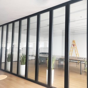 Cloison <span class=keywords><strong>de</strong></span> bureau moderne en verre trempé simple vitrage avec cadre en aluminium, insonorisante, ignifuge, mobile et autoportante - Product Image 1