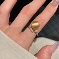 Bague 2026 Rétro Française en forme de pomme de pin brossée avec strass, Luxe léger, Premium, Minimaliste, Polyvalente, pour l'index