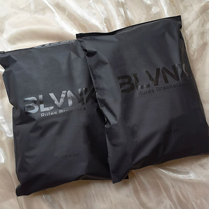Sacchetti Biodegradabili Neri Satinati Eco-Friendly con Chiusura a Zip per <span class=keywords><strong>Imballaggio</strong></span> di Abbigliamento con Logo Personalizzato - Product Image 6