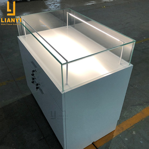 Diseño de interiores de joyería simple de lujo con iluminación LED Escaparate de mostrador de joyería personalizado - Product Image 3