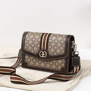 Sac à main fourre-tout décontracté de créateur avec fermeture éclair en cuir véritable imperméable et décoration rayée pour femme - Product Image 2