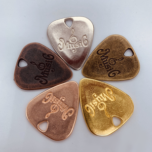 Hoogwaardige op maat gemaakte metalen gitaarplectrums met kleurrijk logo en voor verschillende soorten snaren - Product Image 4