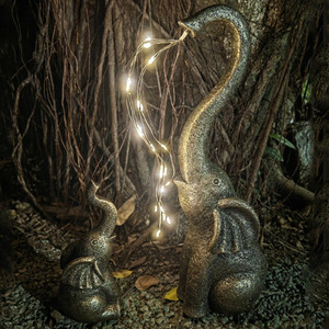 Colgante de elefante madre e hijo con energía solar, adorno para jardín al aire libre, luz decorativa impermeable, acabado natural - Product Image 4