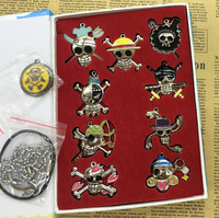 Ensemble d'armes d'anime Luffy Chopper Ace Hawkeye, pendentif en alliage, porte-clés, collier, broche, collection cosplay, boîte souvenir, cadeau