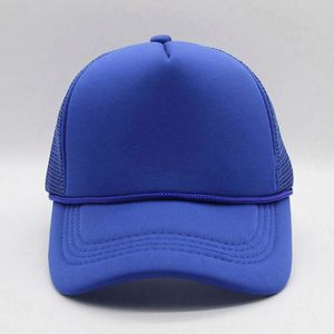 Gorra de béisbol con logo personalizado al por mayor de fábrica, gorra trucker de malla frontal de espuma de color liso con cuerda, característica de tela común - Product Image 2