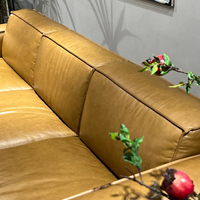 Canapé trois places en cuir huilé style vintage, style rétro Wabi-Sabi, salon, villa, jaune chaud, modulaire, haut