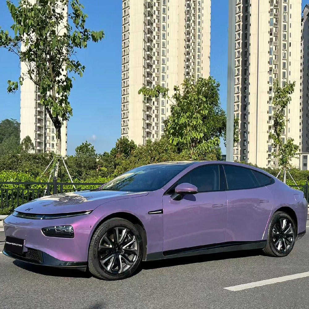 ท้องฟ้าโลหะมันวาวสุดสีม่วงกว้างใหญ่