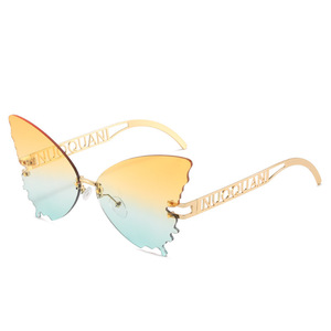 <span class=keywords><strong>Occhiali</strong></span> <span class=keywords><strong>da</strong></span> <span class=keywords><strong>sole</strong></span> di modo più nuovo 2020 farfalla <span class=keywords><strong>occhiali</strong></span> <span class=keywords><strong>da</strong></span> <span class=keywords><strong>sole</strong></span> <span class=keywords><strong>occhiali</strong></span> senza montatura shades di lusso su misura in metallo teardrop farfalla <span class=keywords><strong>occhiali</strong></span> <span class=keywords><strong>da</strong></span> <span class=keywords><strong>sole</strong></span> donne 1866 - Product Image 4
